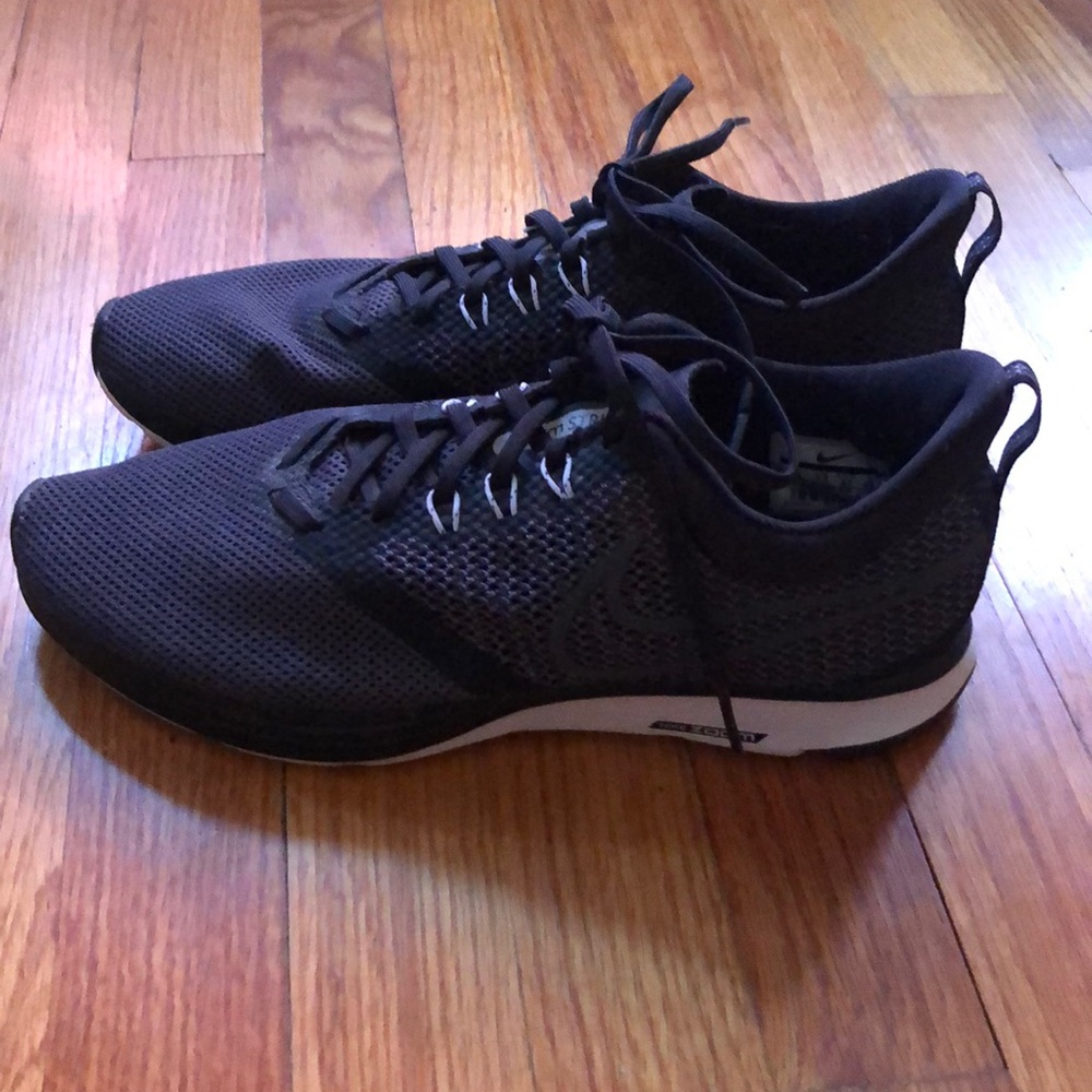 EUC women’s Nike zoom strikes 8.5 black sneakers